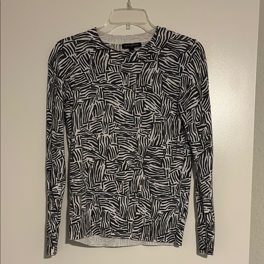Grey & White Abstract Print Long Sleeve Top